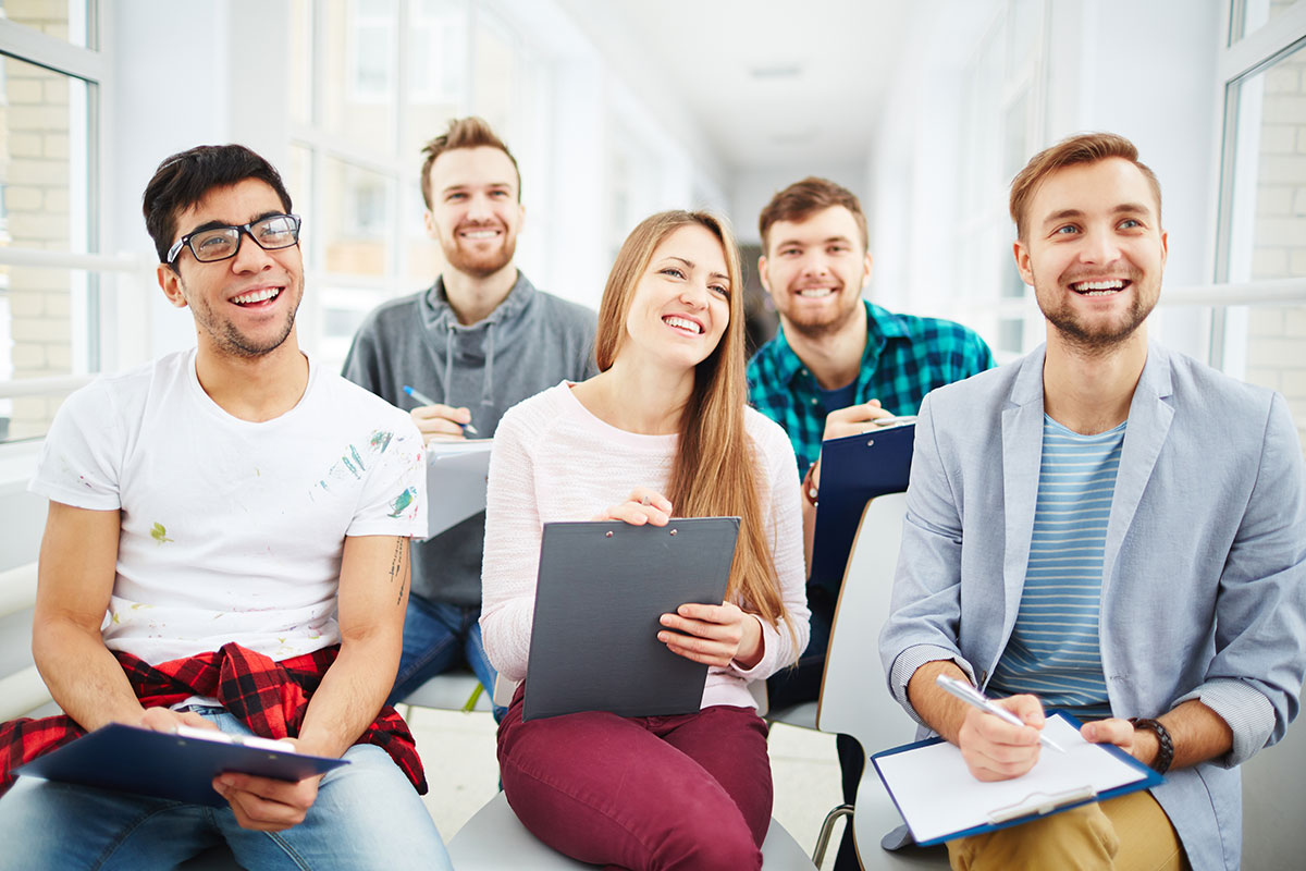 Estudantes da área da saúde em estudo conjunto